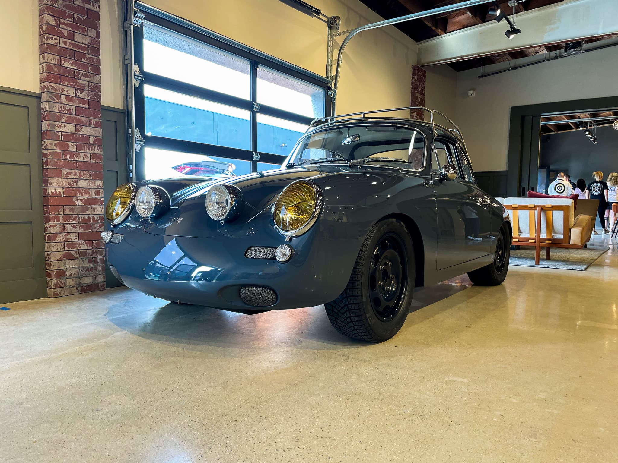 Cars + Caffeine - Garage + Social \ Heritage Gruppe